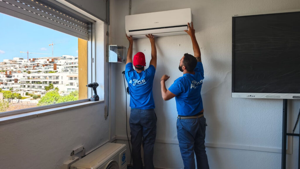 Estepona inicia la segunda fase del plan de climatización de los centros educativos