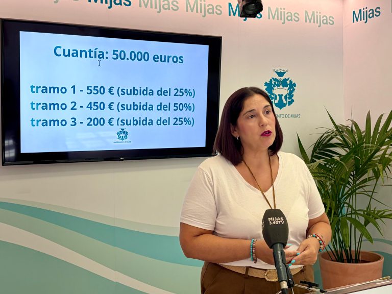 Mijas destina 50.000 euros a becas de transporte universitario y aumenta las cuantías