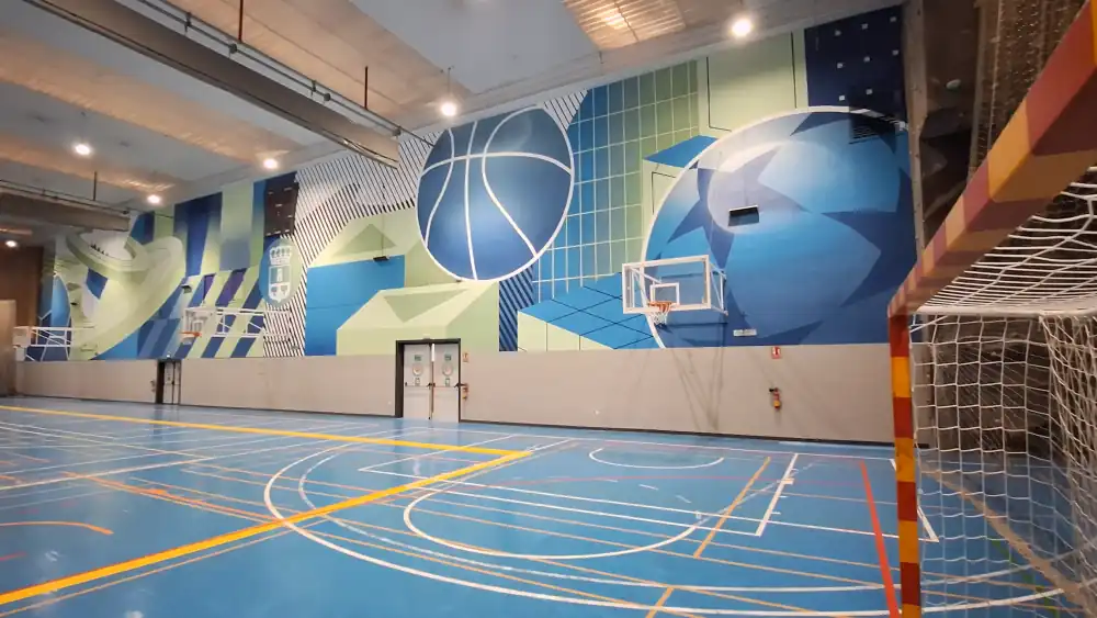 Un innovador mural otorga una imagen más moderna al Polideportivo El Limón