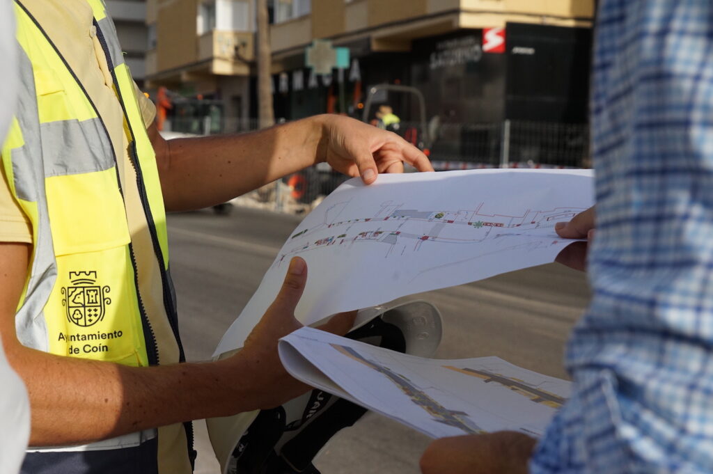 Coín inicia las obras para crear un tercer carril en la avenida Reina Sofía